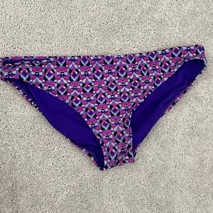 Old Navy multicolored bikini bottoms. Size M.